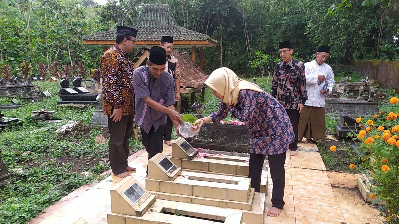 Rangkaian Acara Menyambut Hari Jadi Hargorejo, Pemkal Adakan Ziarah Kubur Bersama